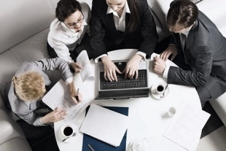 La loi du 31 juillet 2014 relative à l'économie sociale et solidaire facilite le rachat de leur entreprise par les salariés